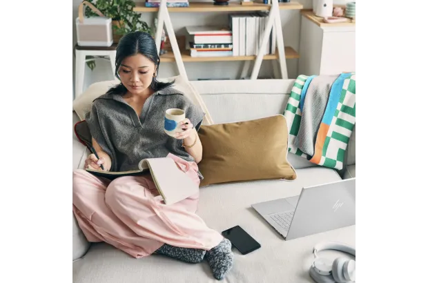 Laptop Envy HP 17-cr1003ca / 84T68UA / Intel i7-13 / 32GB / SSD 2TB / Intel Xe / FullHD / Dotyk / Win 11 / Szary