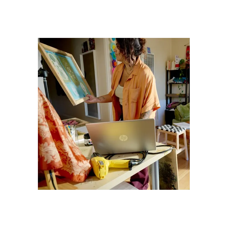 Laptop do pracy HP 15-fd0095ne / A57DXEA / Intel i5-12 / 16GB / SSD 512GB / Intel Xe / FullHD / Win 11 / Srebrny