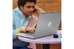 HP 17-cn0007tg / 7M6A3UA / Intel N5030 / 32GB / SSD 1TB / Intel UHD / HD+ / Win 11 / Srebrny