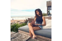 Laptop HP 15-fc0117nw / 94H52EA / AMD Ryzen 5 / 16GB / SSD 1TB / AMD Radeon / FullHD / Win 11 / Srebrny