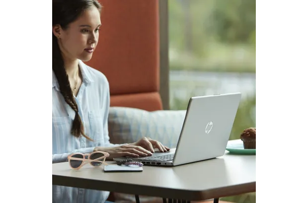 Laptop HP 14-ep0005ne / 834W7EA / Intel i3-1315U / 16GB / SSD 512GB / Intel UHD / FullHD / Win 11 / Srebrny