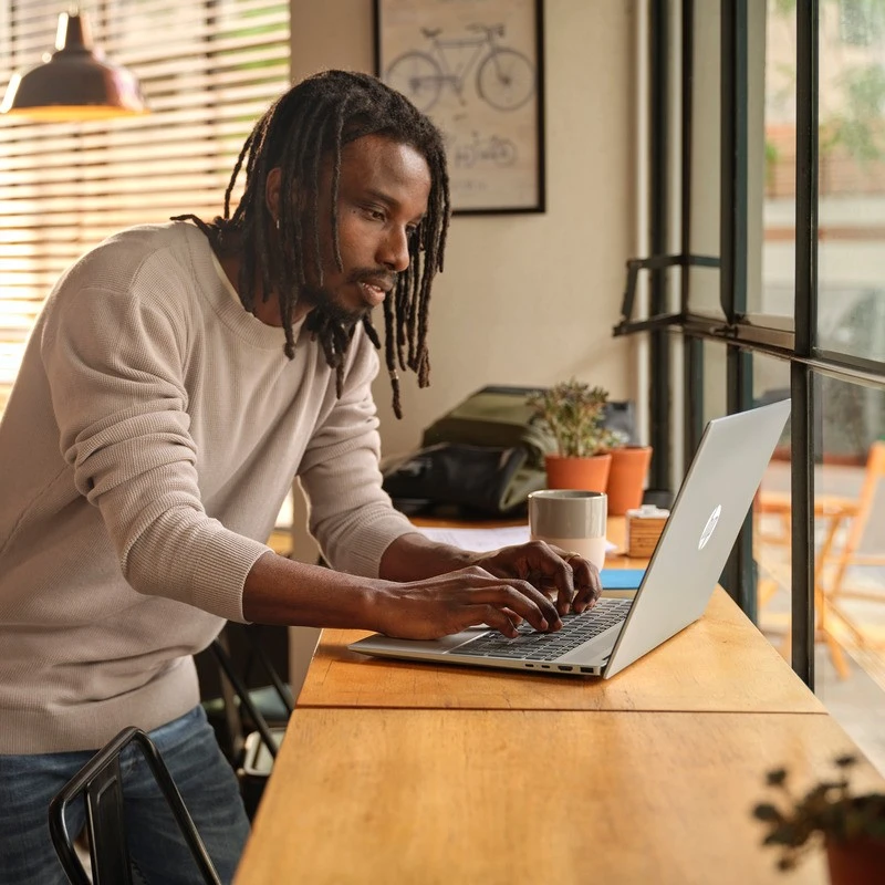 Laptop HP Pavilion 16-ag0003nw / A58T9EA / AMD Ryzen 7 / 16GB / SSD 1TB / Radeon / WUXGA / Win 11 / Srebrny