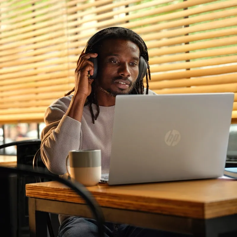 Laptop HP Pavilion 16-ag0054nw / A01G3EA / AMD Ryzen 5 / 16GB / SSD 512GB / Radeon / WUXGA / Win 11 / Srebrny