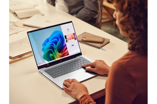 Laptop HP OmniBook X Copilot+ 14-FE1003 / A9FF7UA / Snapdragon X1P-42-100 / 16GB / SSD 512GB / 2,2k / Dotyk / Win 11 / Srebrny