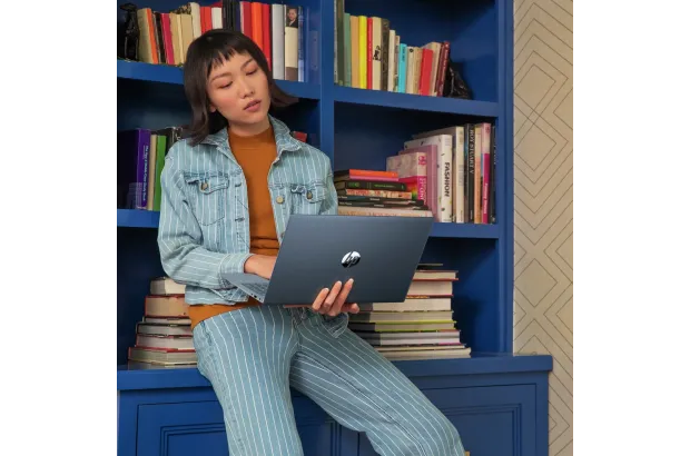 Laptop HP Pavilion 15-eh1052wm / 4J8D6UA / AMD Ryzen 5 / 8GB / SSD 512GB / AMD Radeon / FullHD / Win 11 / Niebieski