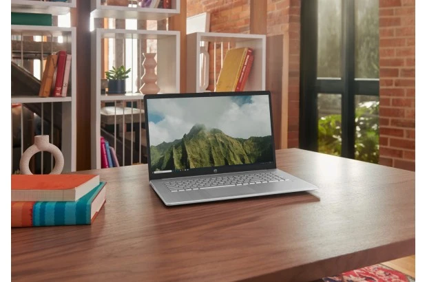 Laptop HP 17-cp3055cl / 9X495UA / AMD Ryzen 5 / 16GB / SSD 1TB / Radeon / HD+ / Dotyk / Win 11 / Srebrny