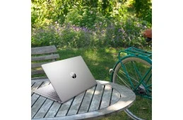 Laptop HP 17-cp3055cl / 9X495UA / AMD Ryzen 5 / 16GB / SSD 1TB / Radeon / HD+ / Dotyk / Win 11 / Srebrny