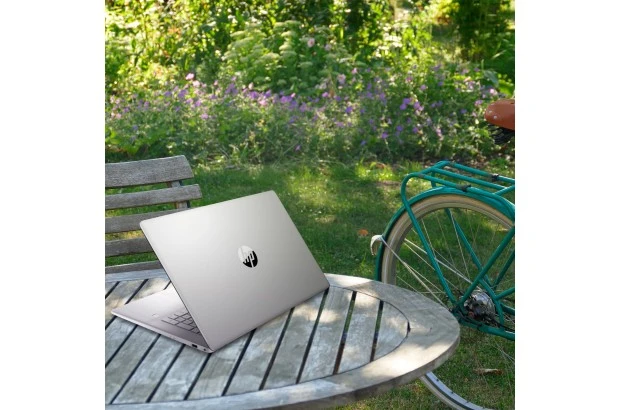 Laptop HP 17-cp3055cl / 9X495UA / AMD Ryzen 5 / 16GB / SSD 1TB / Radeon / HD+ / Dotyk / Win 11 / Srebrny