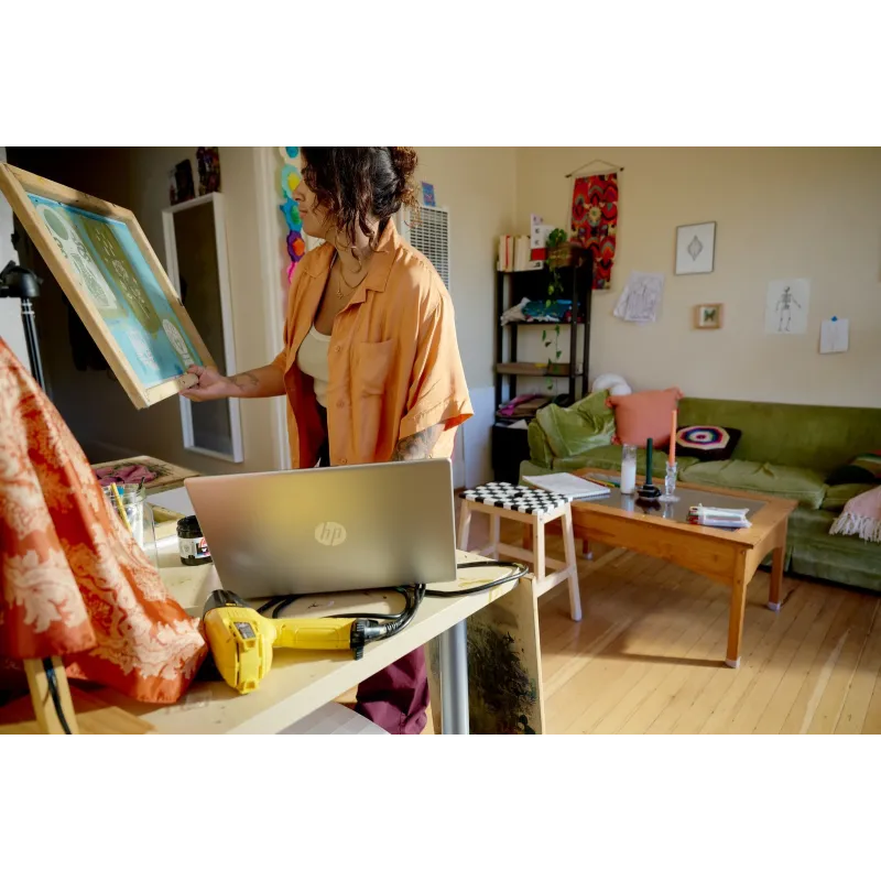 Laptop HP Pavilion 15-fd0013ca / 81U94UA / Intel i3-13 / 16GB / SSD 512GB / Intel Xe / FullHD / Win 11 / Srebrny