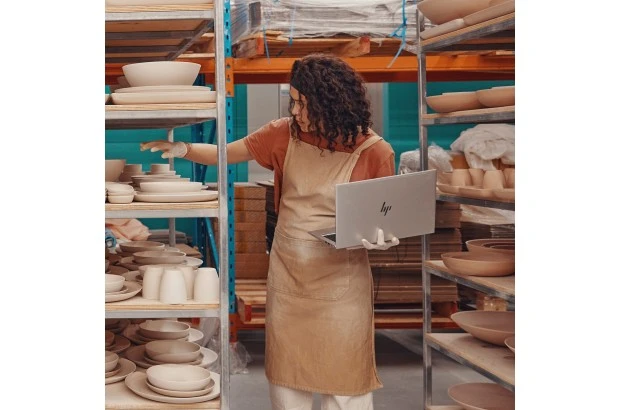 Laptop HP EliteBook 640 G10 / AY3D4U8 / Intel i5-13 / 16GB / SSD 512GB / Intel Xe / FullHD / Win 11 Pro / Srebrny