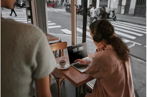 Laptop HP EliteBook 650 G10 / 9D6X6UP / Intel i7-13 / 16GB / SSD 512GB / Intel Xe / FullHD / Win 11 Pro / Srebrny