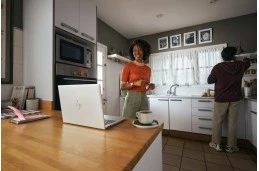 Laptop HP EliteBook 650 G10 / 9D6X6UP / Intel i7-13 / 16GB / SSD 512GB / Intel Xe / FullHD / Win 11 Pro / Srebrny