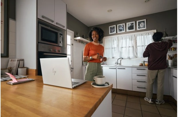 Laptop HP EliteBook 650 G10 / 9D6X6UP / Intel i7-13 / 16GB / SSD 512GB / Intel Xe / FullHD / Win 11 Pro / Srebrny