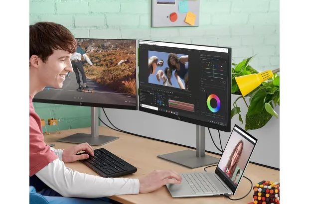 Laptop HP Envy 17-CH2071 / 683G8UA / Intel i7 / 32GB / SSD 2TB / Iris Xe / FullHD / Dotyk / Win 11 / Srebrny