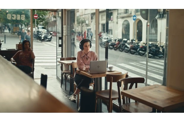 Laptop HP EliteBook 830 G10 / A44S5U8 / Intel i5-13 / 16GB / SSD 512GB / Intel Xe / FullHD / Win 11 Pro / Srebrny