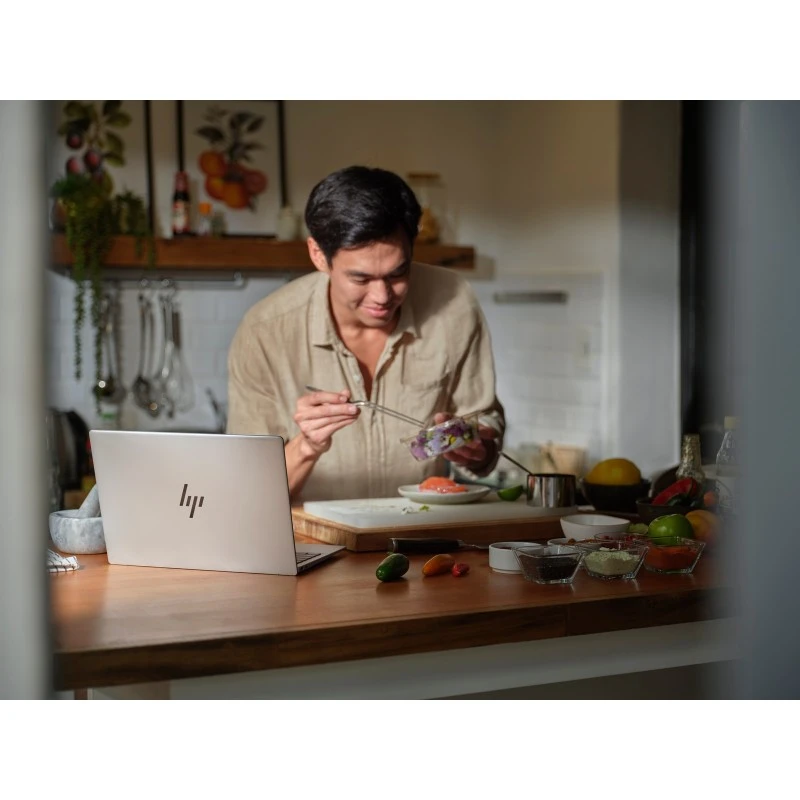 Laptop HP Pavilion 15-eg3009na / 800Q7EA / Intel i3-13 / 8GB / SSD 256GB / Intel UHD / FullHD / Dotyk / Win 11 / Srebrny
