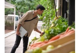 Laptop HP Pavilion 15-eh3010na / 8B3U1EA / AMD Ryzen 7 / 16GB / SSD 512GB / AMD Radeon / FullHD / Win 11 / Srebrny