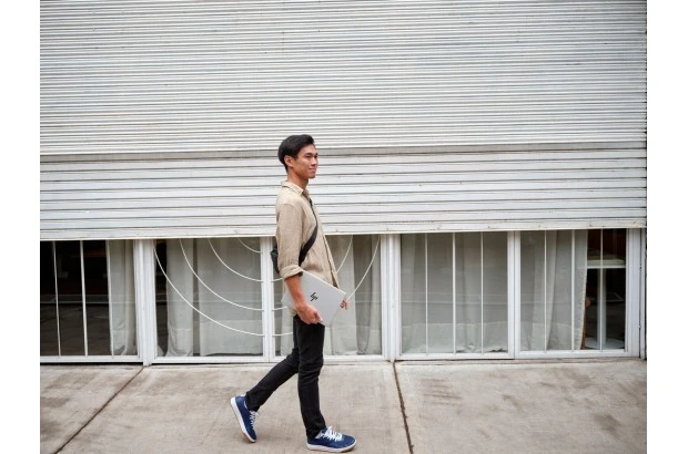 Laptop HP Pavilion 15-eh3010na / 8B3U1EA / AMD Ryzen 7 / 16GB / SSD 512GB / AMD Radeon / FullHD / Win 11 / Srebrny