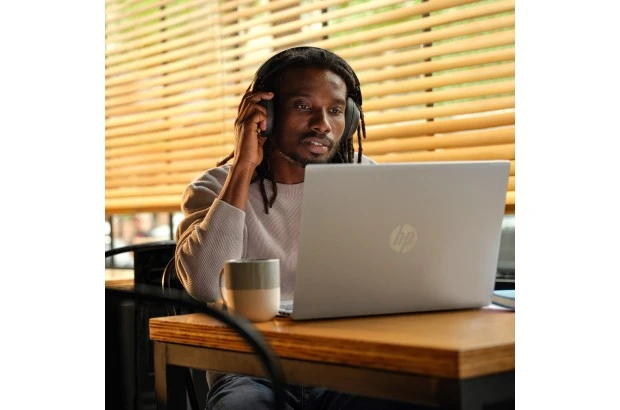 Laptop HP Pavilion 16-ag0009na / A2SC4EA / AMD Ryzen 5 / 8GB / SSD 512GB / AMD Radeon / WUXGA / Dotyk / Win 11 / Niebieski