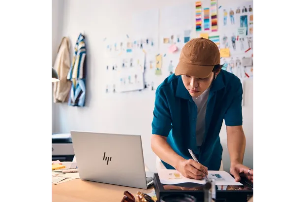 Laptop HP Pavilion Plus 14-ew1024nw / A01F2EA / Intel Ultra 7 / 32GB / SSD 1 TB / Intel Arc / 3K OLED / Win 11 / Niebieski