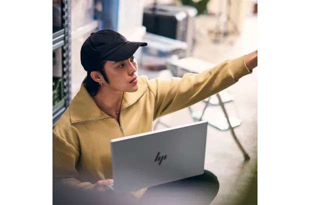 Laptop HP Pavilion Plus 14-ew1024nw / A01F2EA / Intel Ultra 7 / 32GB / SSD 1 TB / Intel Arc / 3K OLED / Win 11 / Niebieski