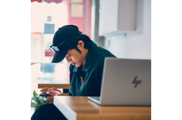 Laptop HP Pavilion Plus 14-ew1024nw / A01F2EA / Intel Ultra 7 / 32GB / SSD 1 TB / Intel Arc / 3K OLED / Win 11 / Niebieski