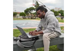 Laptop HP Pavilion 16-ag0566nw / B08XMEA / AMD Ryzen 5 / 16GB / SSD 512GB / Radeon / WUXGA / Win 11 / Srebrny