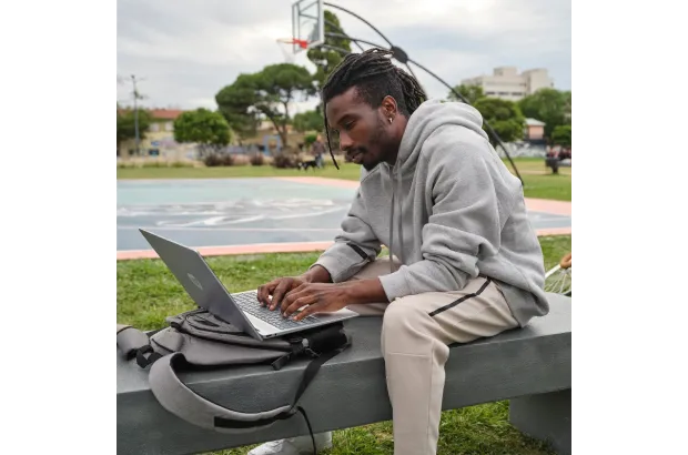 Laptop HP Pavilion 16-ag0566nw / B08XMEA / AMD Ryzen 5 / 16GB / SSD 512GB / Radeon / WUXGA / Win 11 / Srebrny