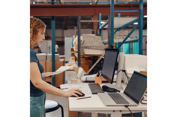 Zestaw HP ProBook 460 G11 / Mysz / Torba / A1LE0UT / Intel Ultra 7 / 32GB / SSD 2TB / WUXGA / Win 11 Pro / Srebrny