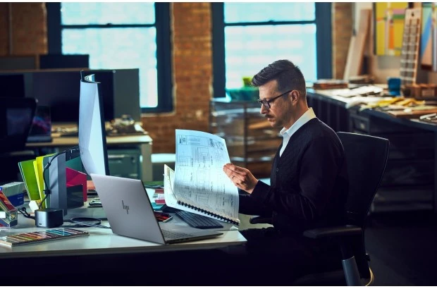 Laptop HP Zbook Power G11A / 8T0N3EA / Ryzen 9 PRO / 64GB / SSD 1TB / Radeon 780M / 16" WQXGA / Win 11 Pro / Szary