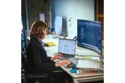 Laptop HP Zbook Power G11A / 8T0N3EA / Ryzen 9 PRO / 64GB / SSD 1TB / Radeon 780M / 16" WQXGA / Win 11 Pro / Szary