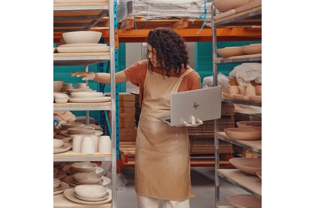 Laptop HP EliteBook 640 G11 / AR8K0EC / Ultra 5 135U / 16GB / SSD 512GB / Intel Xe /  WUXGA / Win 11 Pro / Srebrny