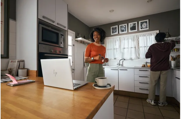 Laptop HP EliteBook 650 G10 / 85D48EA / Intel i7-13 / 16GB / SSD 1TB / Intel Xe / FullHD / Win 11 Pro / Srebrny