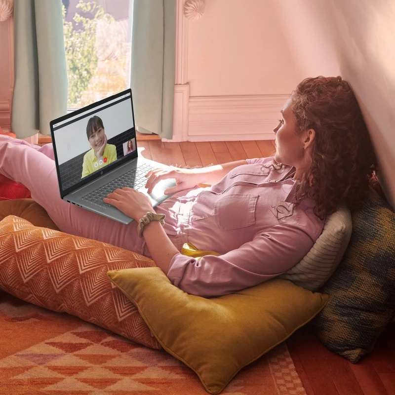 Laptop HP 17-cp3045cl / 81R24UA / AMD Ryzen 7 / 16GB / HDD 1TB / SSD 512GB / AMD Radeon / HD+ / Win 11 / Dotyk / Srebrny