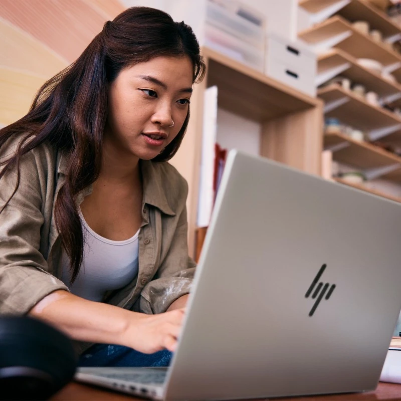 Laptop HP Pavilion Plus 16-ab1025cl / 9R8T4UA / Intel ultra 7 / 32GB / SSD 1TB /  NVIDIA RTX 4050 / WQXGA / Win 11 / Srebrny