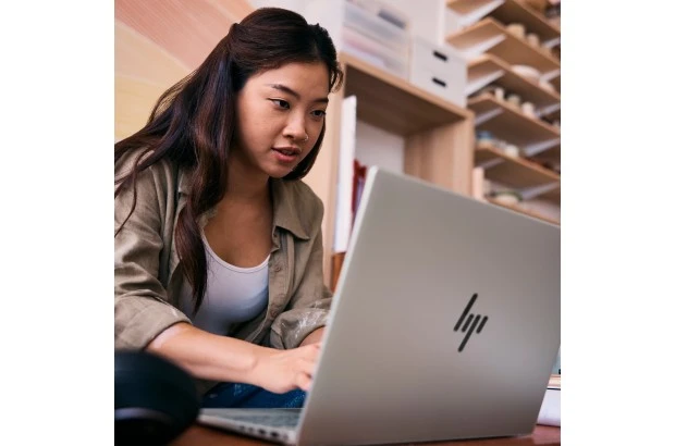 Laptop HP Pavilion Plus 16-ab1025cl / 9R8T4UA / Intel ultra 7 / 32GB / SSD 1TB /  NVIDIA RTX 4050 / WQXGA / Win 11 / Srebrny