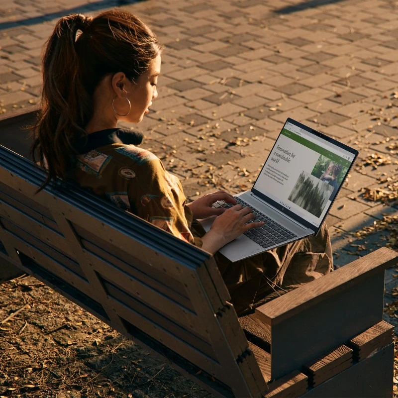 Laptop HP Pavilion Plus 16-ab1025cl / 9R8T4UA / Intel ultra 7 / 32GB / SSD 1TB /  NVIDIA RTX 4050 / WQXGA / Win 11 / Srebrny