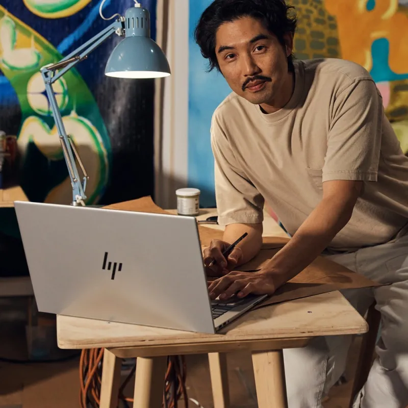 Laptop HP ENVY 17-cw1097nr / 9U7B9UA / Intel Ultra 7 / 32GB / SSD 2TB / RTX 3050 4GB / UHD / Win 11 / Srebrny