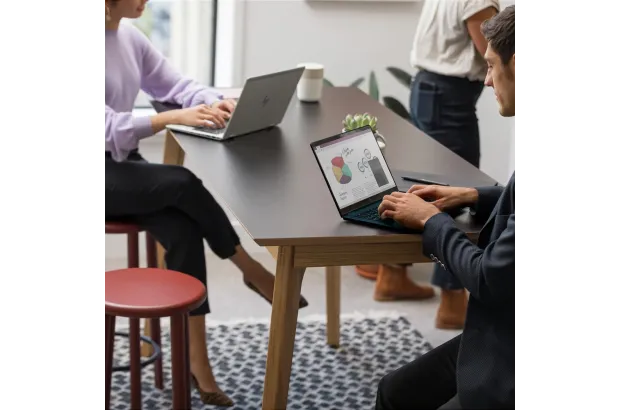 Laptop HP EliteBook 850 G8 / 345C7UT / Intel i5-11 / 32GB / SSD 2TB / Intel Xe / FullHD / Win 11 / Srebrny