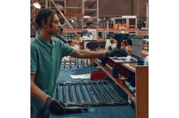 Laptop HP EliteBook 650 G10 / 968M9ET / Intel i5-13 / 16GB / SSD 1TB / Intel Xe / FullHD / Win 11 Pro / Srebrny