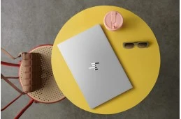 Laptop HP 15-ef2017ca / 9A1K1UA / AMD Ryzen 5 / 16GB / SSD 512GB / AMD Radeon / 15,6" FHD / Win11 / Srebrny