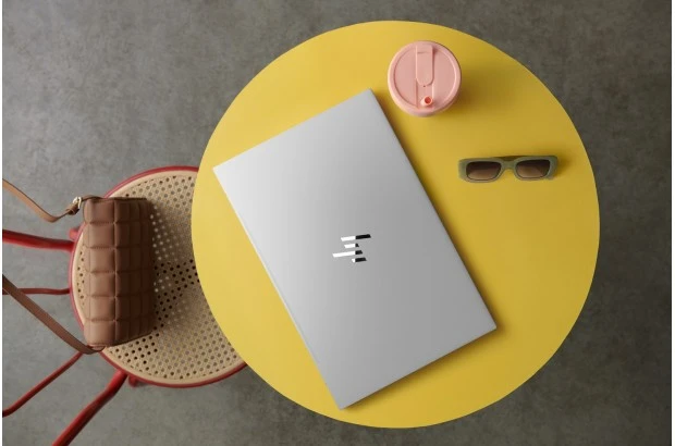 Laptop HP 15-ef2017ca / 9A1K1UA / AMD Ryzen 5 / 16GB / SSD 512GB / AMD Radeon / 15,6" FHD / Win11 / Srebrny