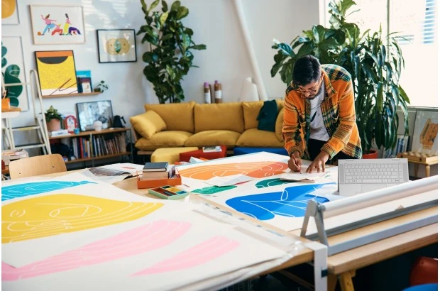 Laptop 2w1 HP ENVY x360 15-ew1073cl / 7F5R0UA / Intel i7-13 / 32GB / SSD 1TB / Intel Xe / FullHD / Dotyk / Win 11 / Srebrny