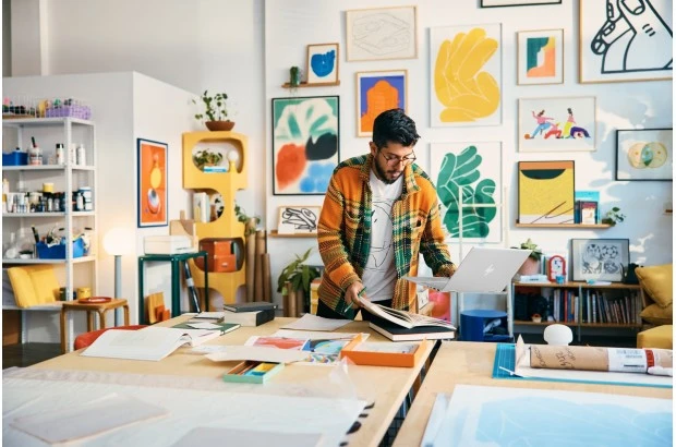 Laptop 2w1 HP ENVY x360 15-ew1073cl / 7F5R0UA / Intel i7-13 / 32GB / SSD 1TB / Intel Xe / FullHD / Dotyk / Win 11 / Srebrny