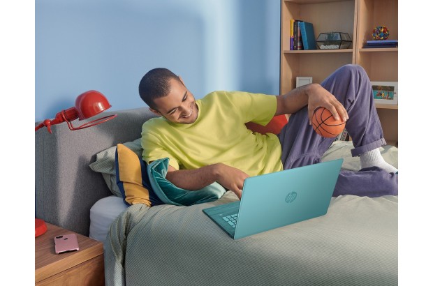 Laptop HP 17-CN3105 / A59W3UA / Intel N200 / 4GB / 128GB USF / Intel UHD / HD+ / Win 11 / Zielony