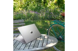 Laptop HP 17-cp3055cl / 9X495UA / AMD Ryzen 5 / 32GB / SSD 1TB / Radeon / HD+ / Dotyk / Win 11 / Srebrny