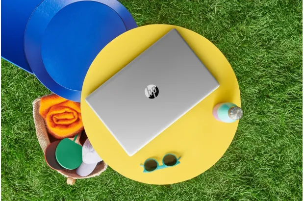 Laptop HP 17-cp3055cl / 9X495UA / AMD Ryzen 5 / 32GB / SSD 1TB / Radeon / HD+ / Dotyk / Win 11 / Srebrny