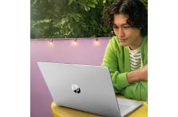 Laptop HP 17-cp3055cl / 9X495UA / AMD Ryzen 5 / 32GB / SSD 1TB / Radeon / HD+ / Dotyk / Win 11 / Srebrny