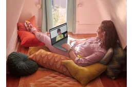 Laptop HP 17-cp3055cl / 9X495UA / AMD Ryzen 5 / 32GB / SSD 1TB / Radeon / HD+ / Dotyk / Win 11 Pro / Srebrny