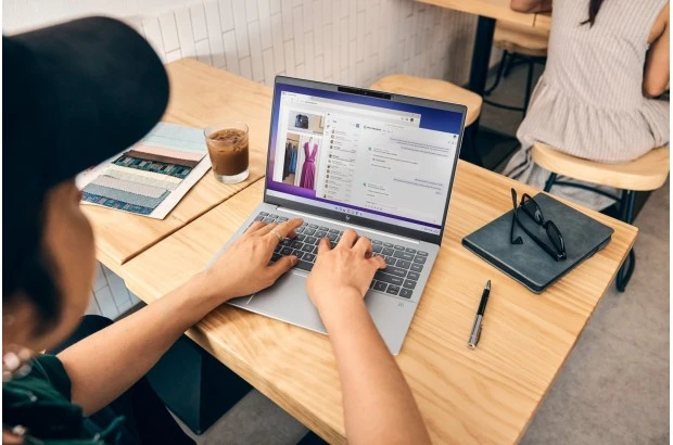 Laptop HP Pavilion Plus 14-ew1001na / A30R4EA / Intel Ultra 7 / 32GB / SSD 1 TB / Intel Arc / 3K OLED / Win 11 / Niebieski